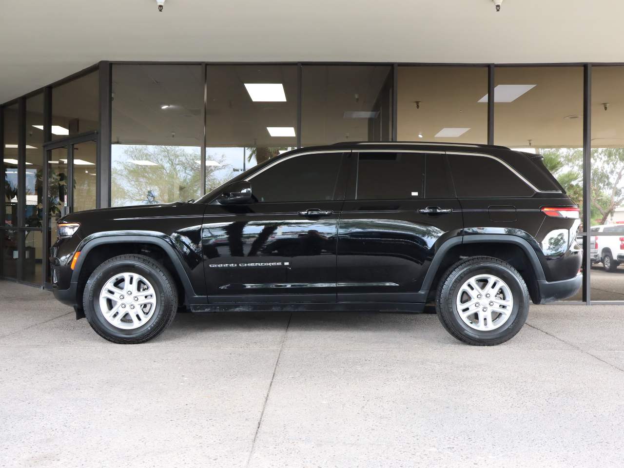 jeep grand cherokee 2023 1C4RJHAG8PC622420 image jeep grand cherokee 2023 1C4RJHAG8PC622420 image